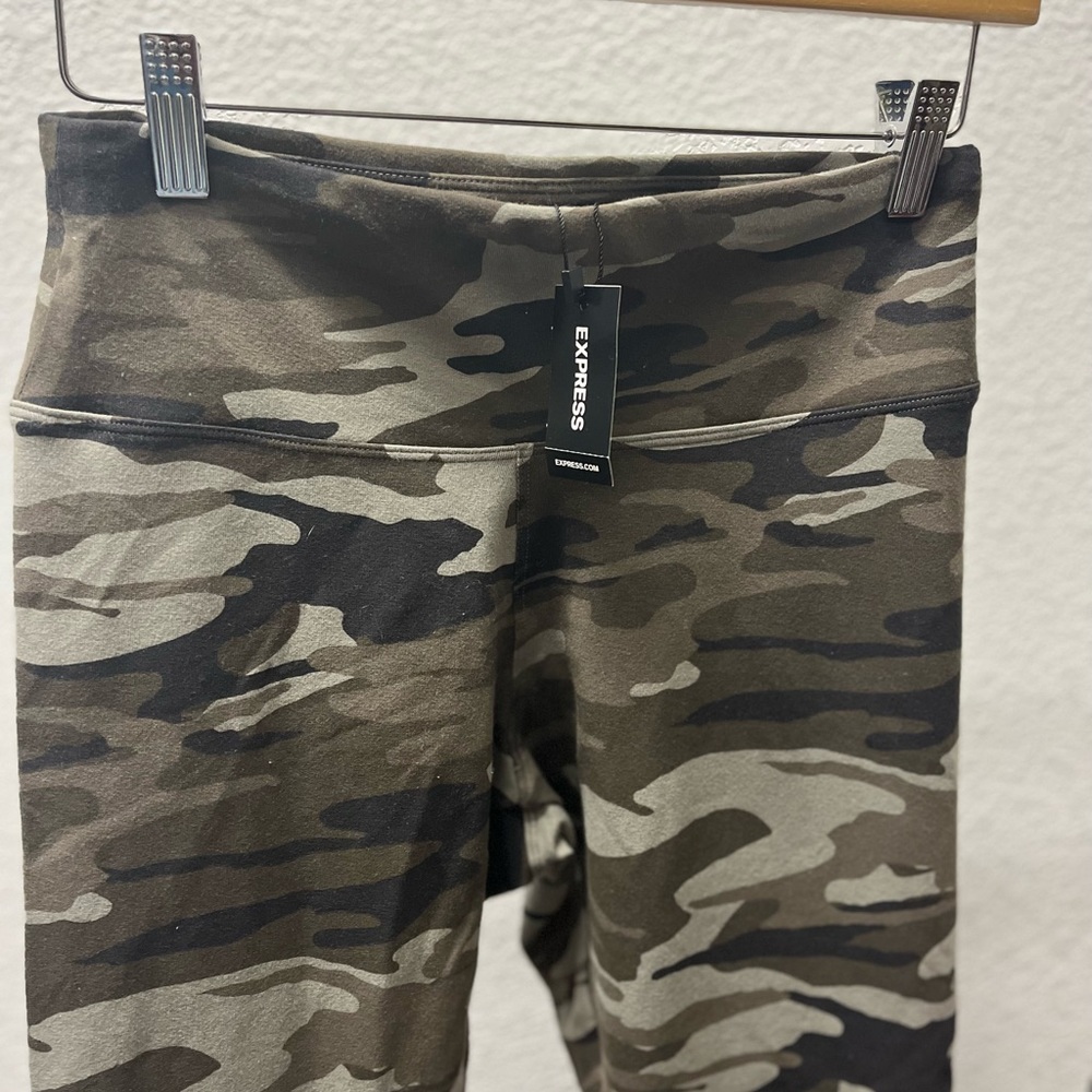EXPRESS CAMO LEGGINGS